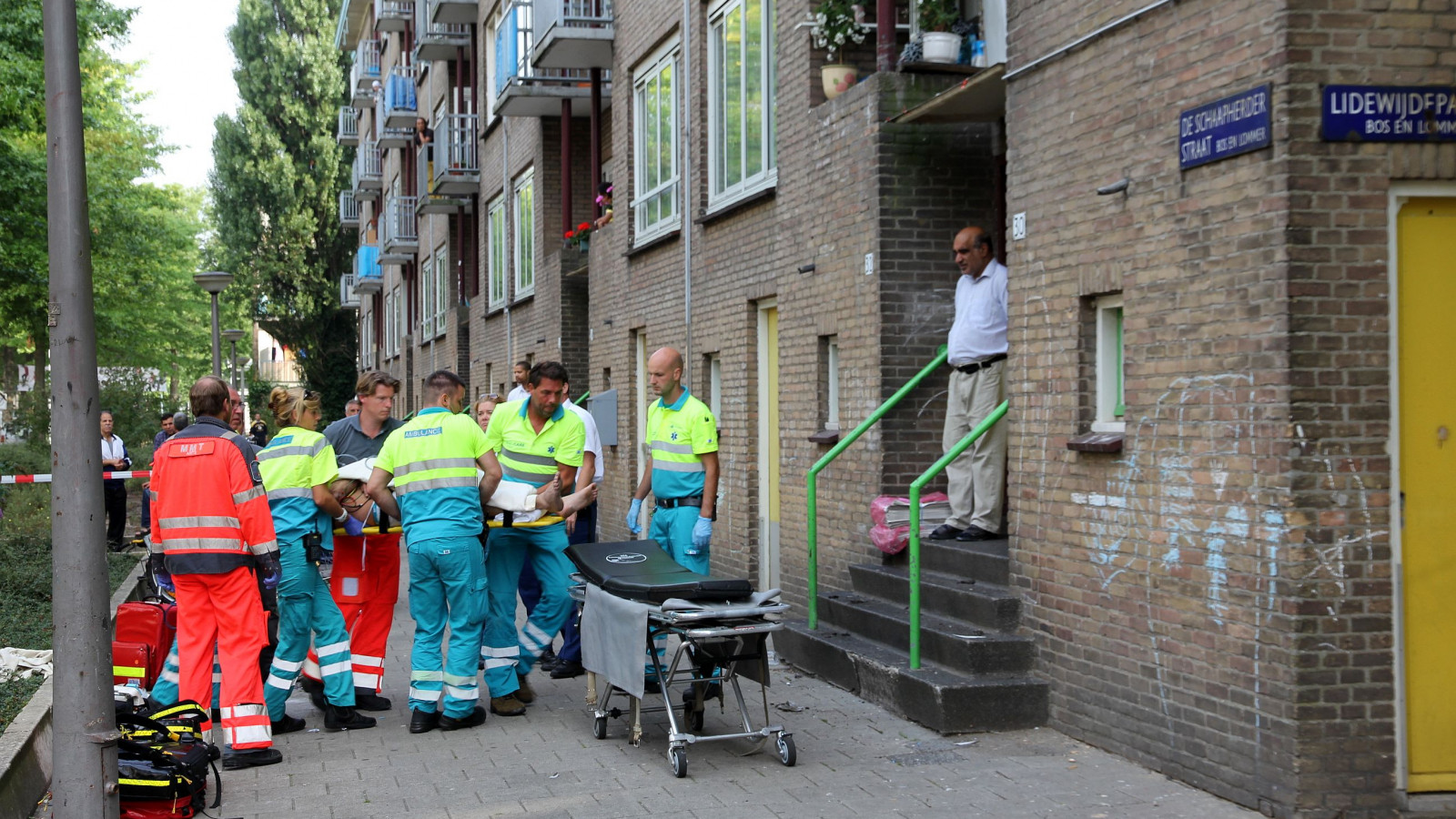 Persoon uit raam gevallen in Amsterdam NH Nieuws Persoon uit raam gevallen in Amsterdam NH Nieuws