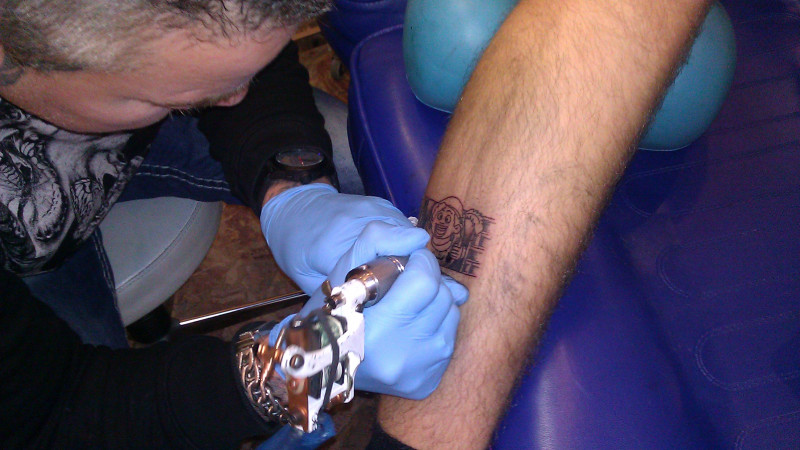 De Zwarte Piettattoos zijn niet aan te slepen [video!] NH Nieuws