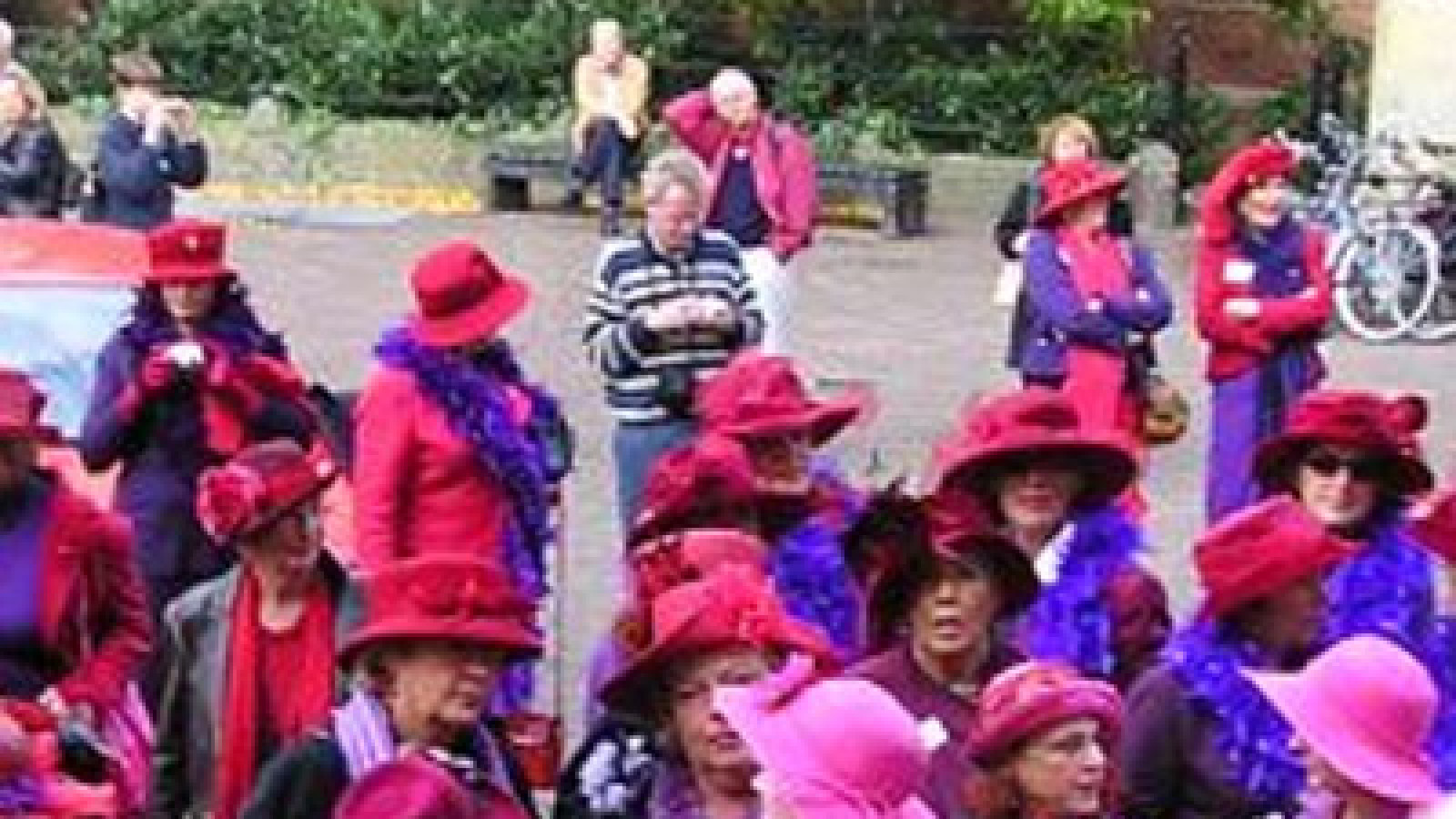 Zee van rode hoedjes in Den Helder NH Nieuws Zee van rode hoedjes in Den Helder NH Nieuws