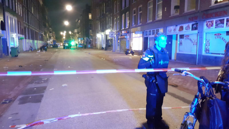 Schietpartij Amsterdam : Video - Schietpartijen in Amsterdam en Broek en Waterland ... / Rond half vier werd op de hoek van de panamalaan met de borneolaan een man neergeschoten.