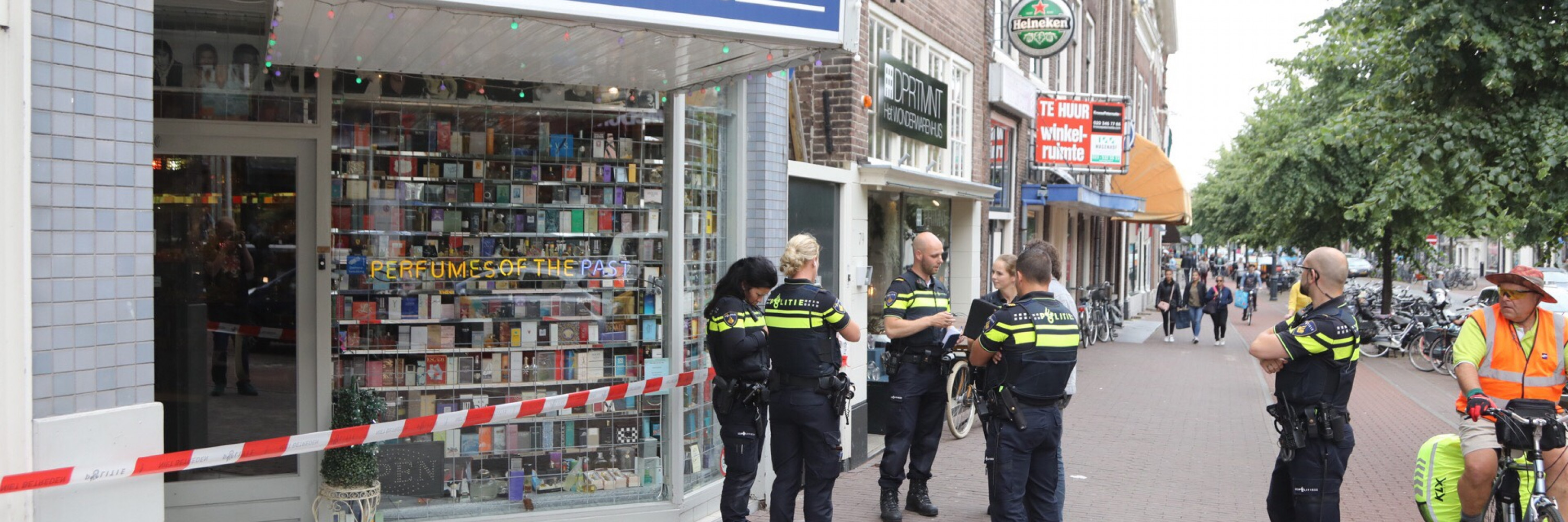 goedkeuren bedriegen Ruwe olie Twee mannen overvallen Haarlemse parfumzaak, eigenaar gewond - NH Nieuws