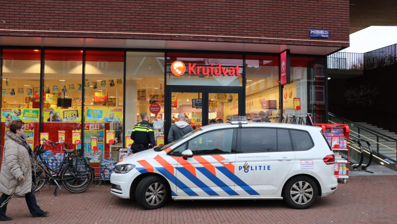 Politie zoekt drie mannen na overval op drogisterij Amsterdam-Noord - NH Nieuws