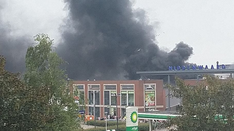 Winkelcentrum Middenwaard In Heerhugowaard Ontruimd Na Grote Brand Nh Nieuws Winkelcentrum Middenwaard In Heerhugowaard Ontruimd Na Grote Brand Nh Nieuws