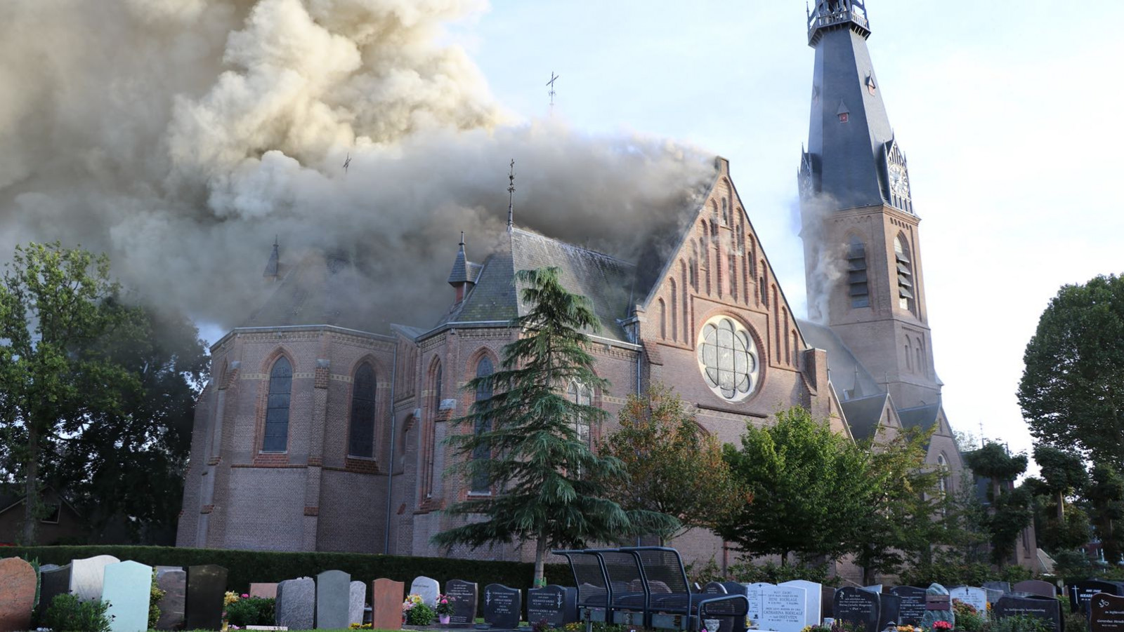 Brand in de kerk in Amstelveen. Inter Visual Studio