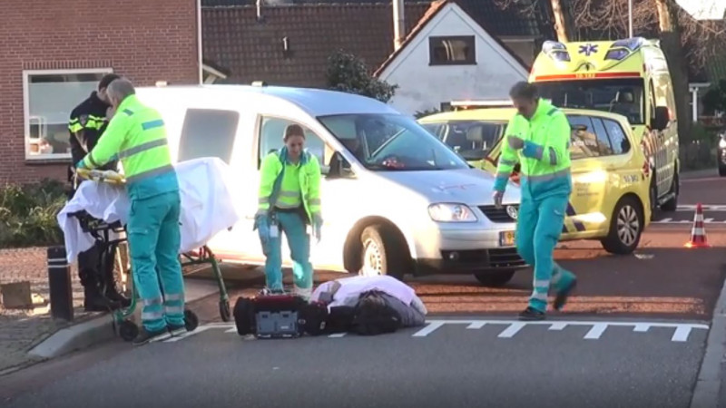 Vrouw in rolstoel gewond na aanrijding met auto in Sint Pancras.