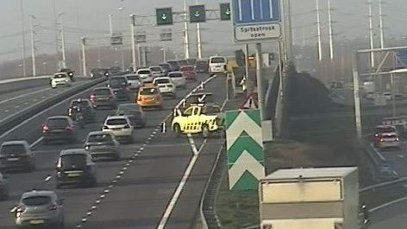 File door dubbel ongeluk op A9 richting Alkmaar. File door dubbel ongeluk op A9 richting Alkmaar.
