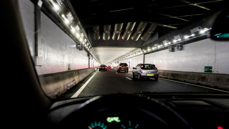 A22 weer vrij na ongeluk voor Velsertunnel. A22 weer vrij na ongeluk voor Velsertunnel.