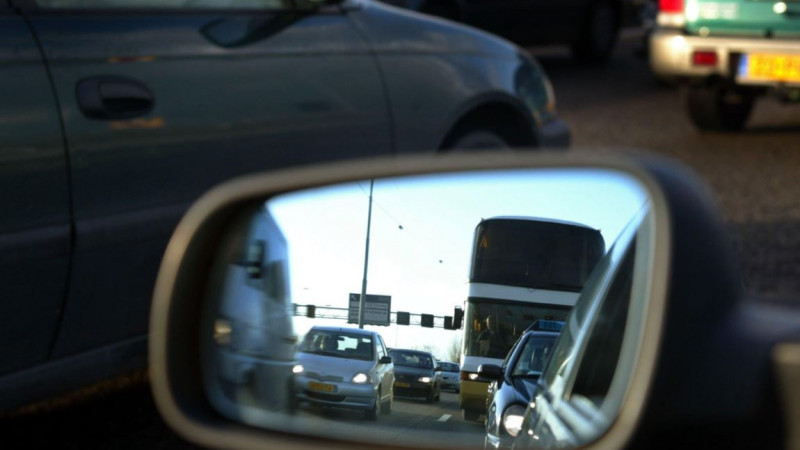 Verkeer op A4 vast na ongeluk op A10-zuid. Verkeer op A4 vast na ongeluk op A10-zuid.