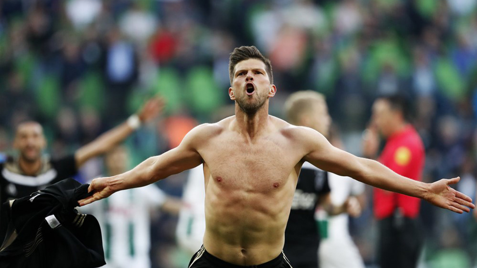 Huntelaar bezorgt Ajax een zwaarbevochten overwinning op FC Groningen - NH Nieuws