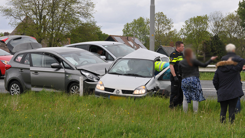 Zes gewonden bij frontale botsing op N9: weg in beide richtingen dicht. Zes gewonden bij frontale botsing op N9: weg in beide richtingen dicht.
