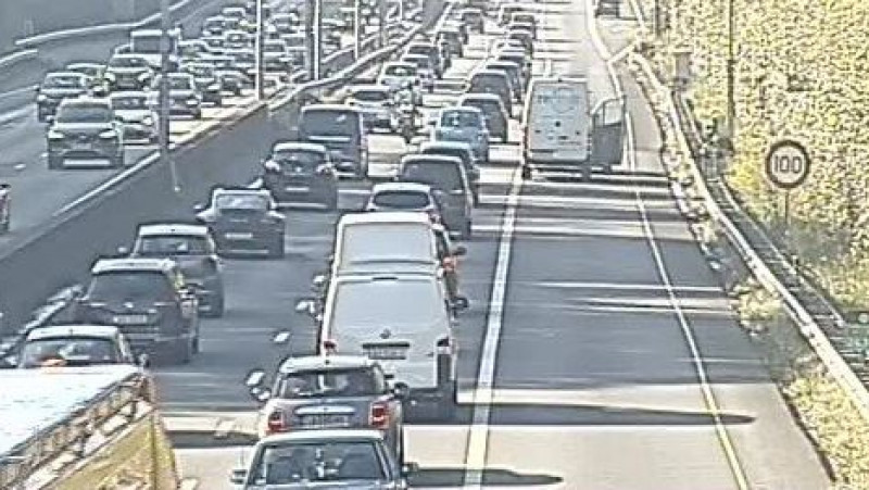 Flinke file op A1 richting Amersfoort door ongeluk. Flinke file op A1 richting Amersfoort door ongeluk.