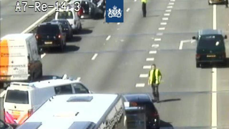 Flinke file op A7 richting Hoorn na ongeluk met meerdere autos. Flinke file op A7 richting Hoorn na ongeluk met meerdere autos.