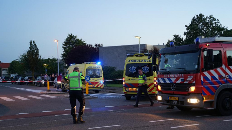 Gewonden bij ongeluk met auto en scooter in Den Helder. Gewonden bij ongeluk met auto en scooter in Den Helder.