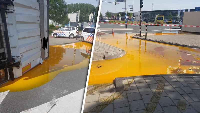 Vrachtwagen gekanteld in Zwaag: enorme plas eigeel op kruispunt. Vrachtwagen gekanteld in Zwaag: enorme plas eigeel op kruispunt.