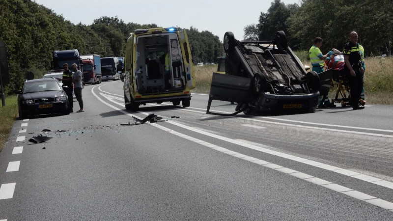 Drie autos crashen bij ongeluk op Alkmaarse ringweg. Drie autos crashen bij ongeluk op Alkmaarse ringweg.