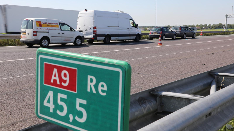 Chaos op A9 weer voorbij: spits met twee ongelukken en een kapotte auto. Chaos op A9 weer voorbij: spits met twee ongelukken en een kapotte auto.
