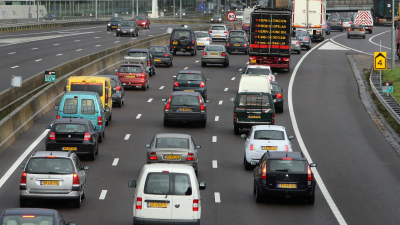Veel vertraging op A5 en A10 door ongeluk en reparatie bij Coentunnel. Veel vertraging op A5 en A10 door ongeluk en reparatie bij Coentunnel.