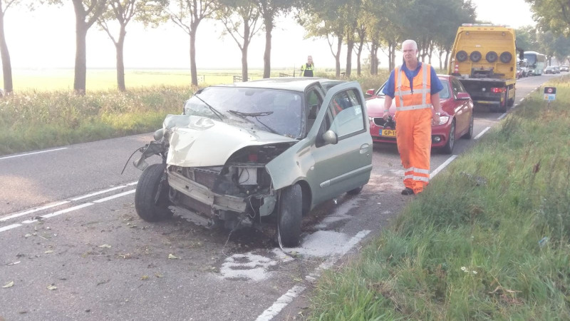 Automobilist gewond na botsing tegen boom langs N247. Automobilist gewond na botsing tegen boom langs N247.