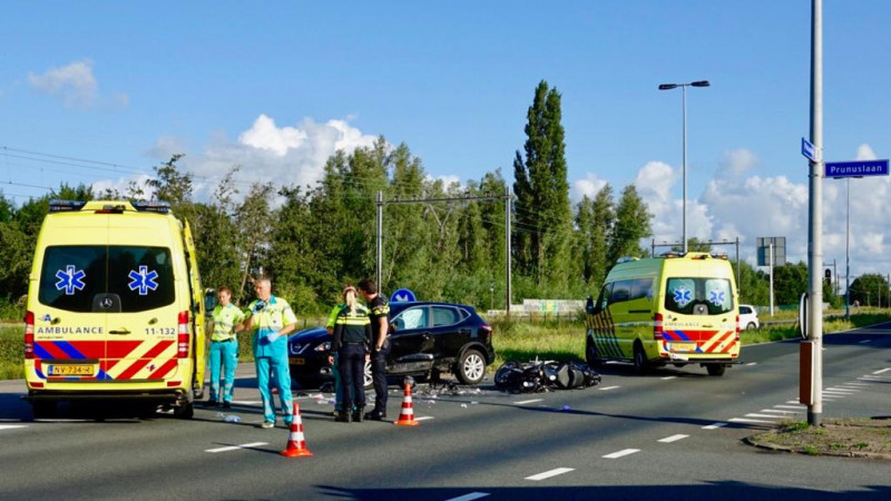 Motorrijder overleden na ongeluk op kruispunt Zaandijk. Motorrijder overleden na ongeluk op kruispunt Zaandijk.