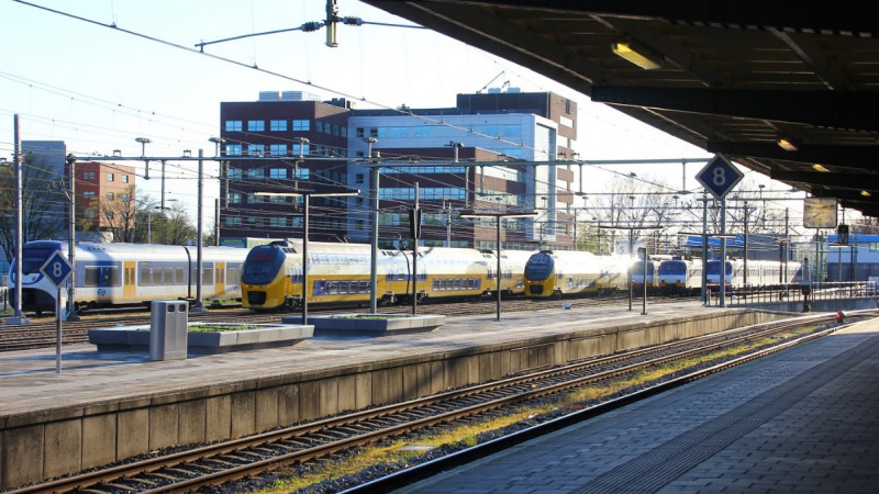 Geen treinverkeer tussen Uitgeest en Alkmaar door ongeval. Geen treinverkeer tussen Uitgeest en Alkmaar door ongeval.