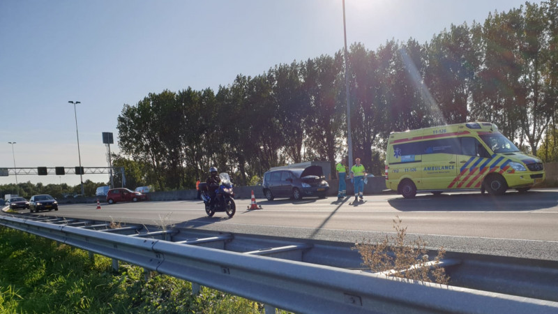 Veel vertraging op A7 door ongelukken in beide richtingen. Veel vertraging op A7 door ongelukken in beide richtingen.