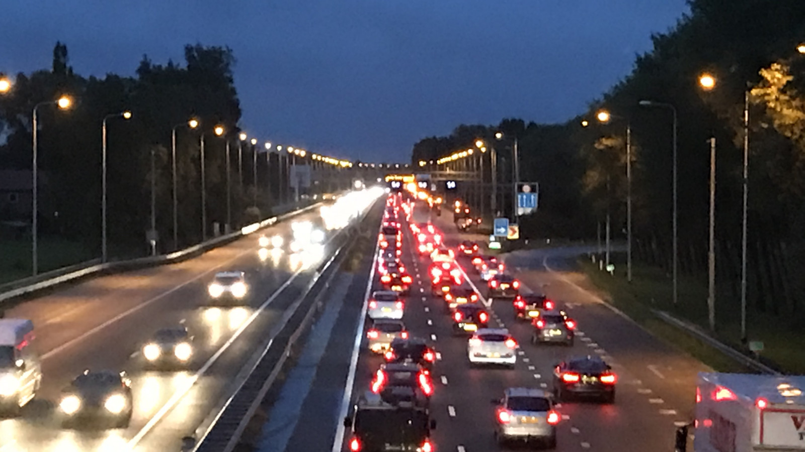 Half uur vertraging op A9 na ongeluk bij Rottepolderplein. Half uur vertraging op A9 na ongeluk bij Rottepolderplein.