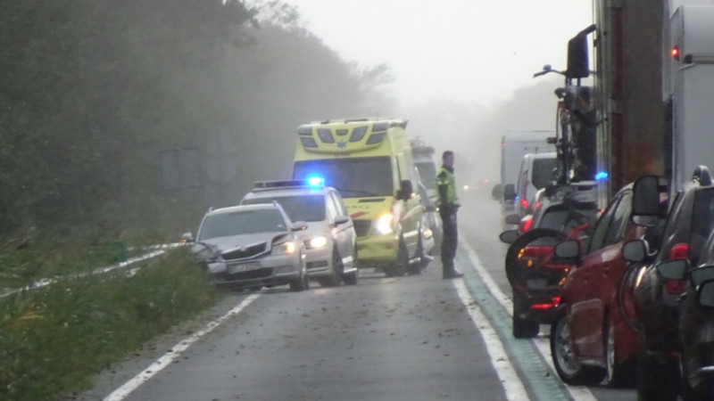 Half uur vertraging op N99 door ongeluk met drie autos bij Breezand. Half uur vertraging op N99 door ongeluk met drie autos bij Breezand.