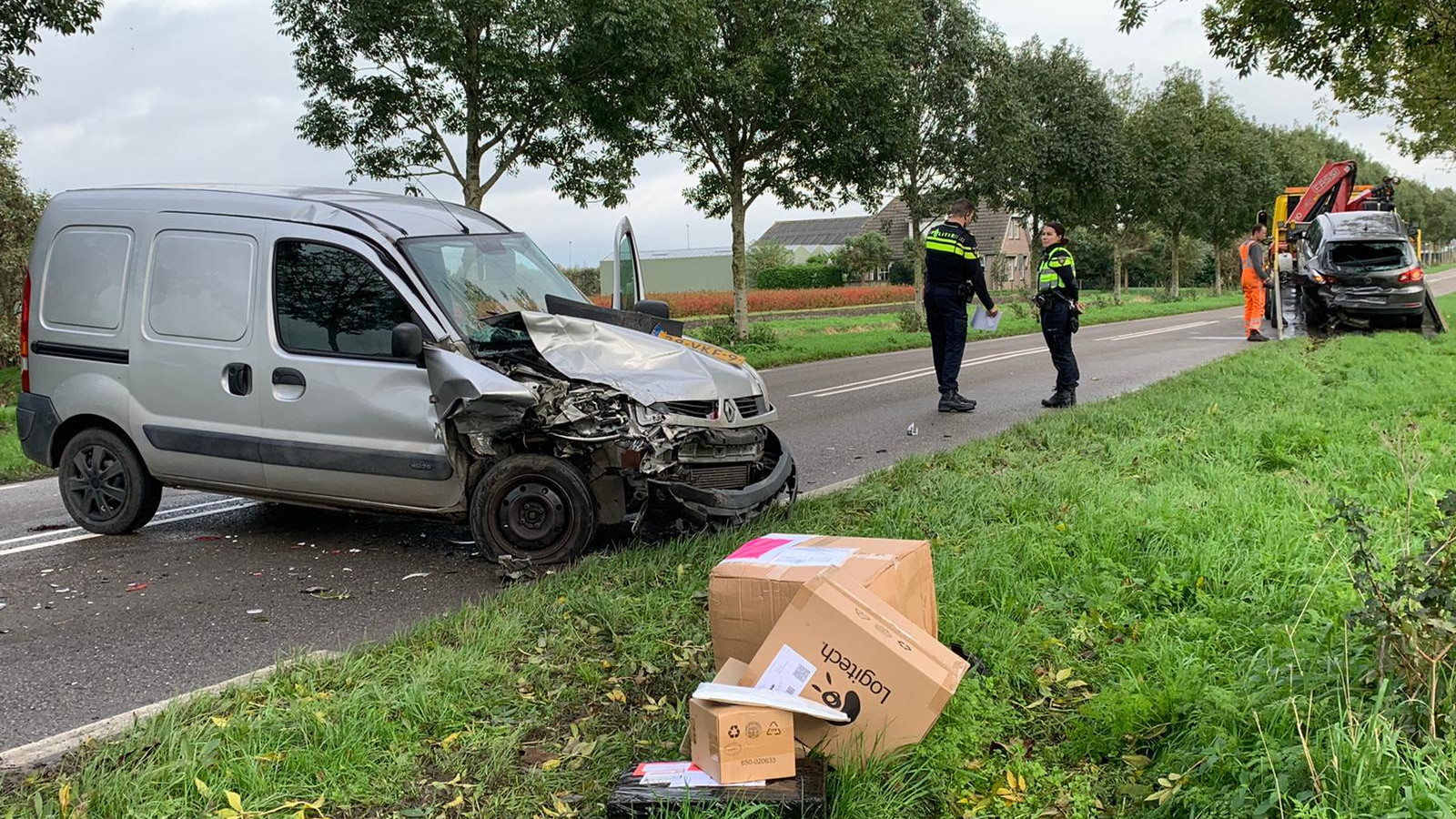 Twee voertuigen total loss na aanrijding in Wervershoof.