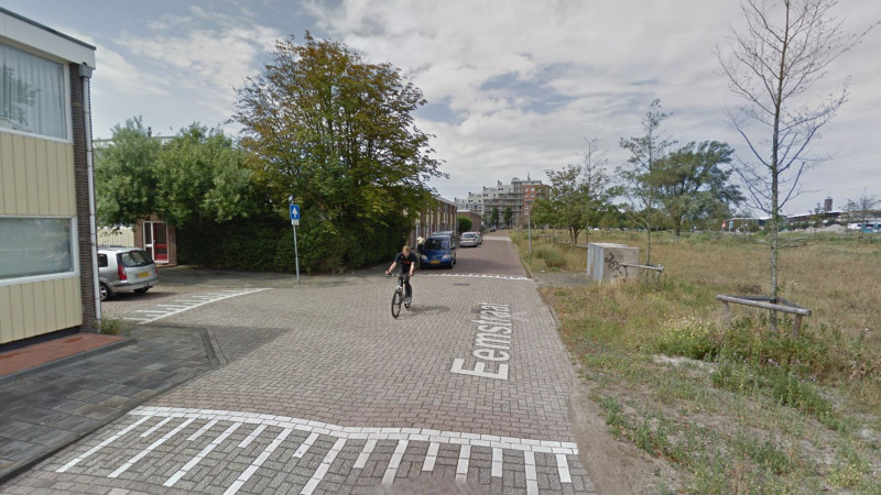 Automobilist smeert m na aanrijding met fietser in Den Helder. Automobilist smeert m na aanrijding met fietser in Den Helder.