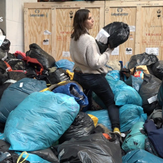 Steffi zamelt 16.000 winterjassen in voor vluchtelingen in Steffi zamelt 16.000 winterjassen in voor vluchtelingen in