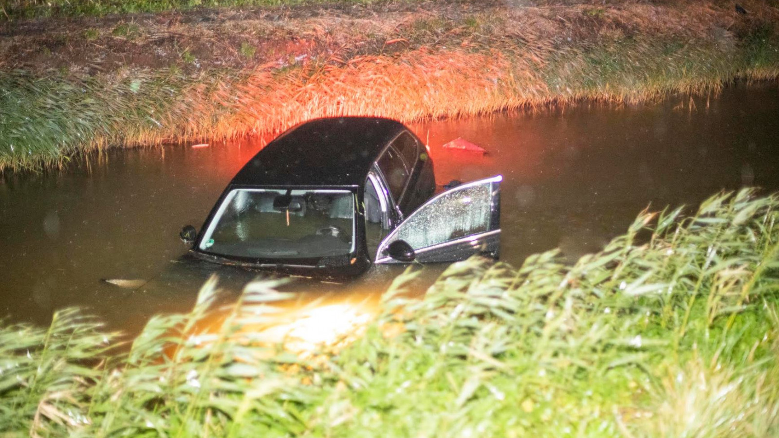 Lange file op A50 door ongeluk met drie autos: ochtendspits bijna 800 km. Lange file op A50 door ongeluk met drie autos: ochtendspits bijna 800 km.