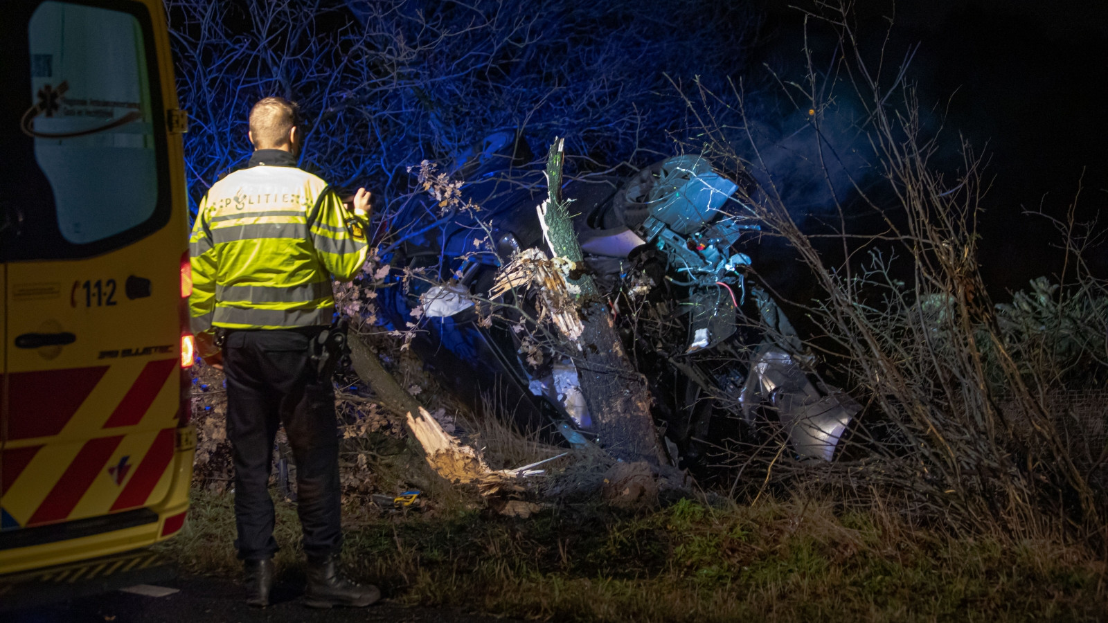 Zwaar ongeluk in Bussum: bestuurder ernstig gewond. Zwaar ongeluk in Bussum: bestuurder ernstig gewond.