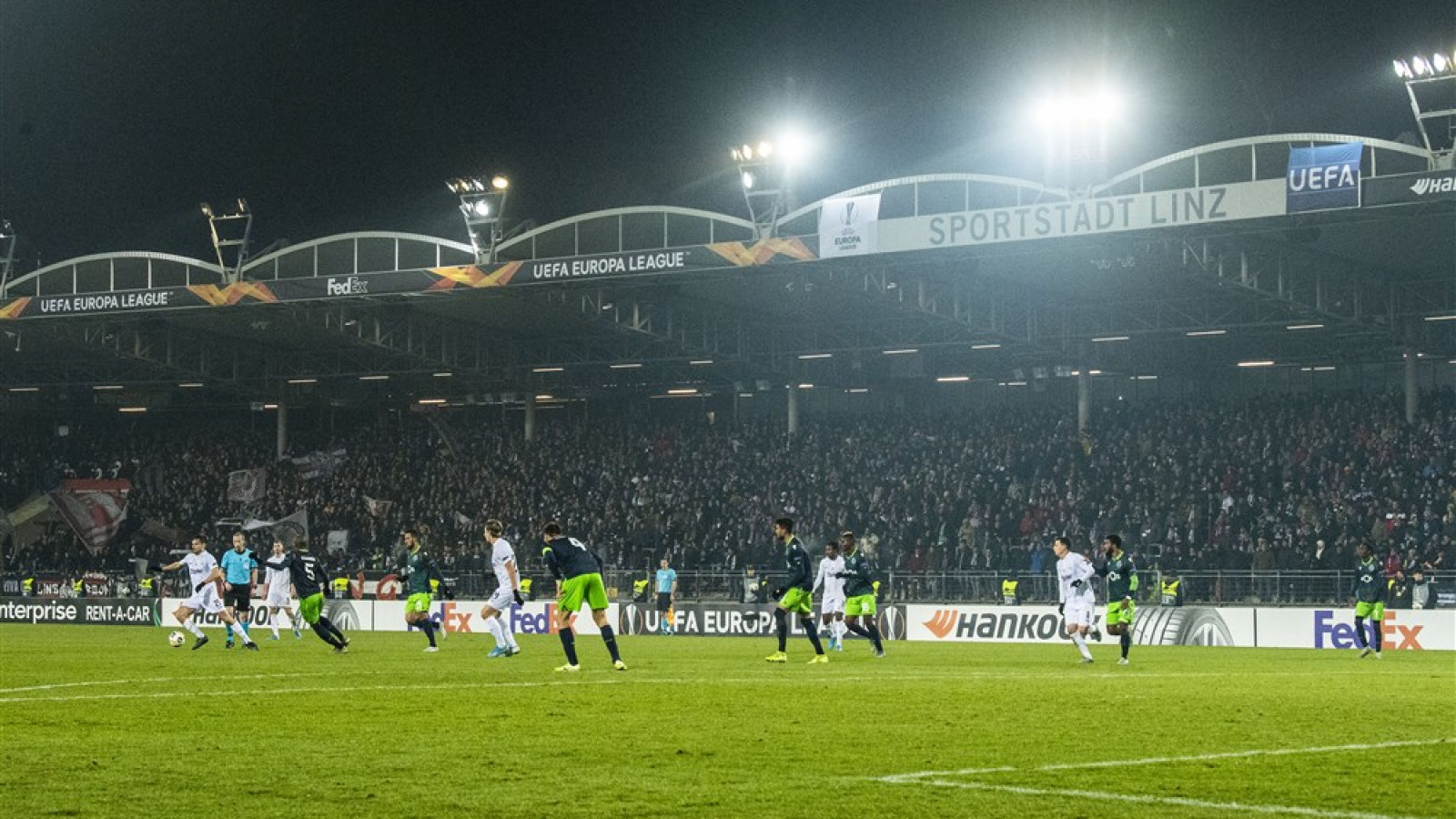 Stadion LASK Linz loopt vol voor Europa League-duel tegen ...