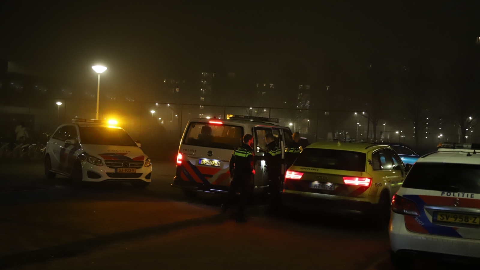 Man gewond bij steekpartij Amsterdamse sportclub: dader gevlucht.