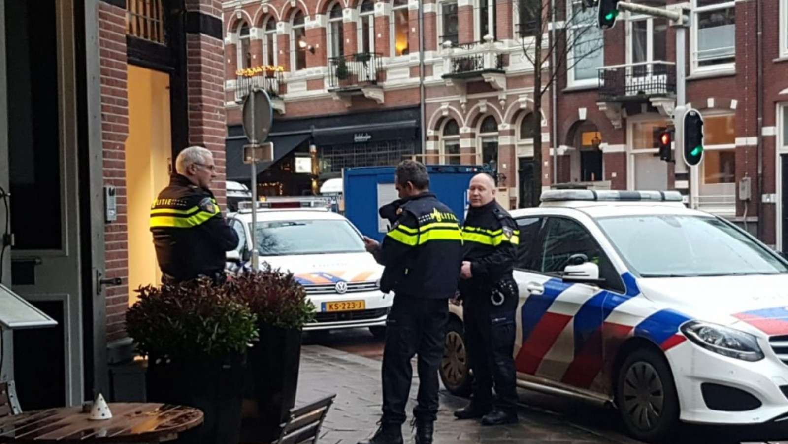 'Juwelier Amsterdam overgoten met ammonia tijdens overval'.