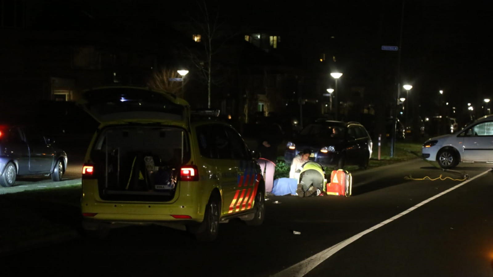 Jongen gewond na aanrijding tussen scooter en auto in Kampen. Jongen gewond na aanrijding tussen scooter en auto in Kampen.