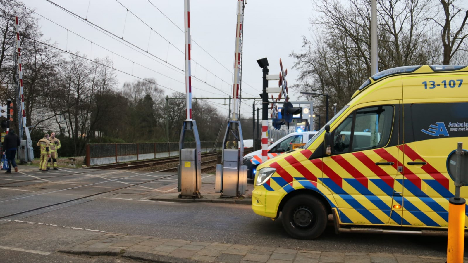 Geen treinen tussen Baarn en Amersfoort door aanrijding op spoorwegovergang. Geen treinen tussen Baarn en Amersfoort door aanrijding op spoorwegovergang.
