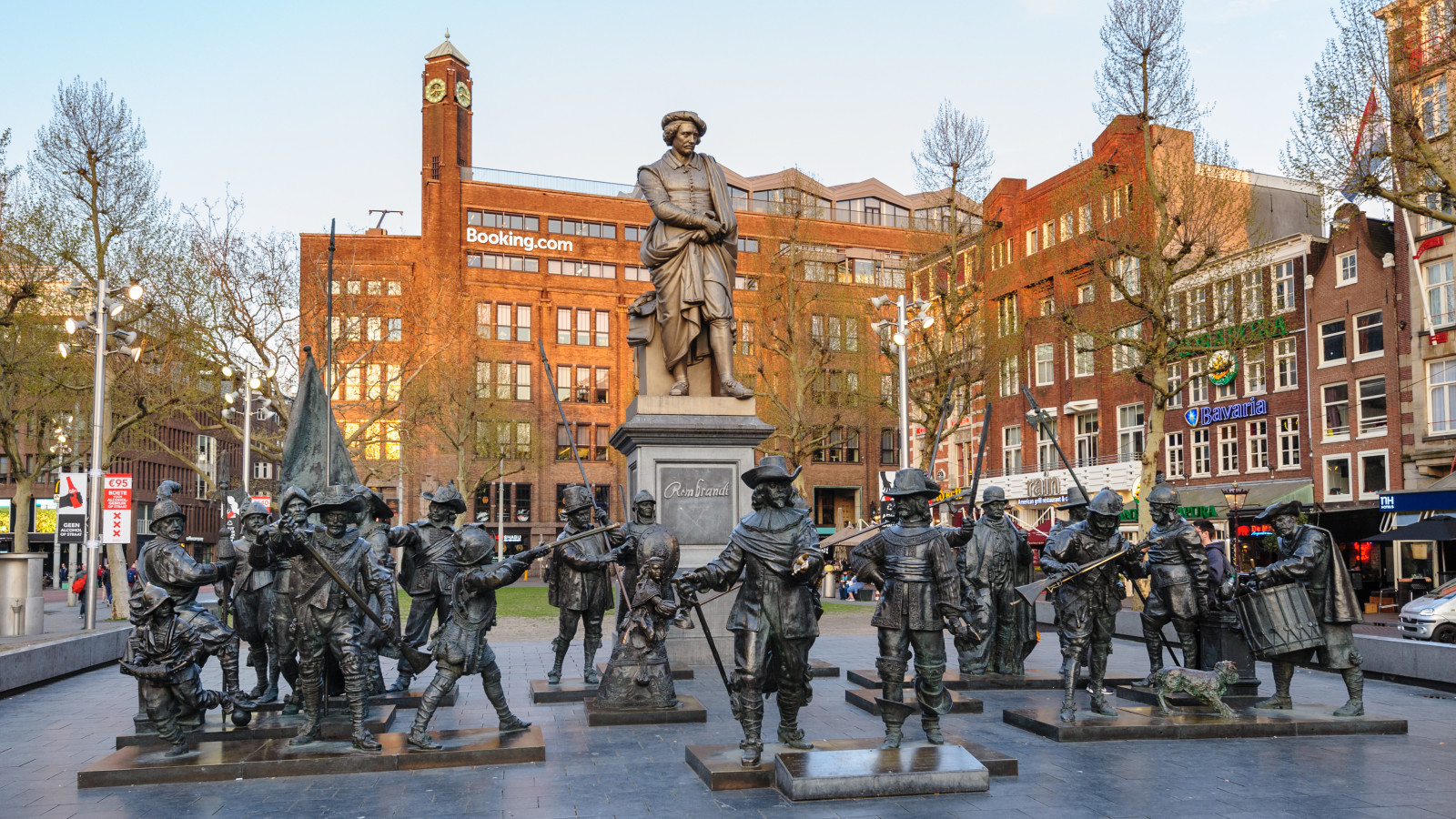 Iconische beeldengroep Nachtwacht op Rembrandtplein verdwenen - NH Nieuws