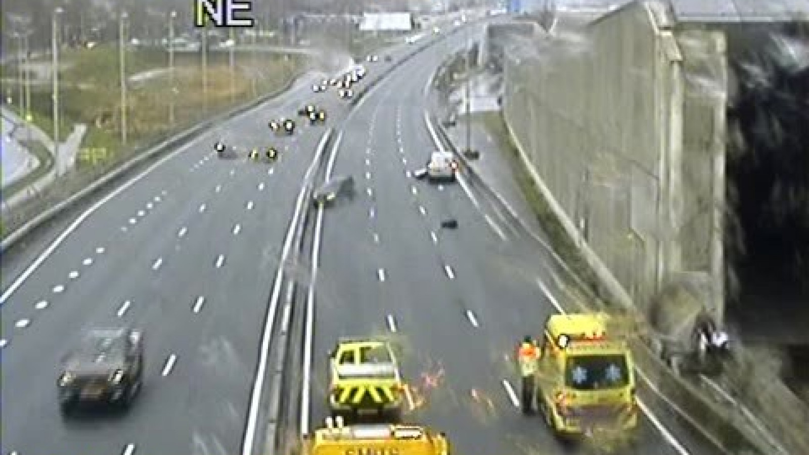 A9 dicht tussen Diemen en Amstelveen door ongeluk. A9 dicht tussen Diemen en Amstelveen door ongeluk.
