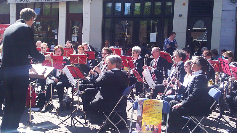 Harmonie Spaarnebazuin speelt in Haarlem
