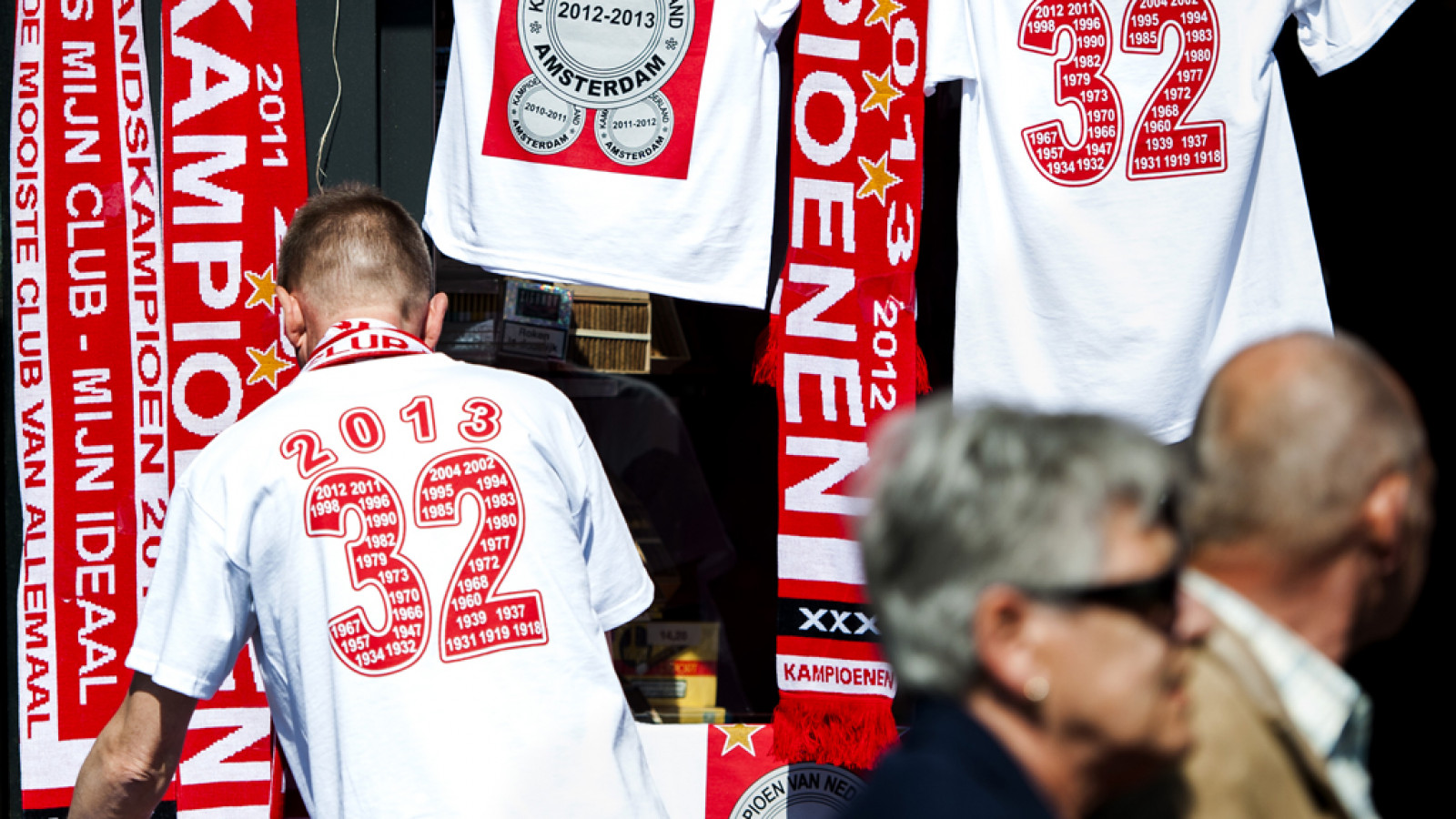 In beeld: huldiging Ajax bij Leidseplein en ArenA - NH Nieuws