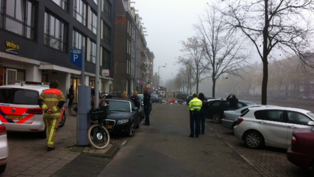 Man Gooit Al Zijn Spullen Uit Het Raam [video] - NH Nieuws