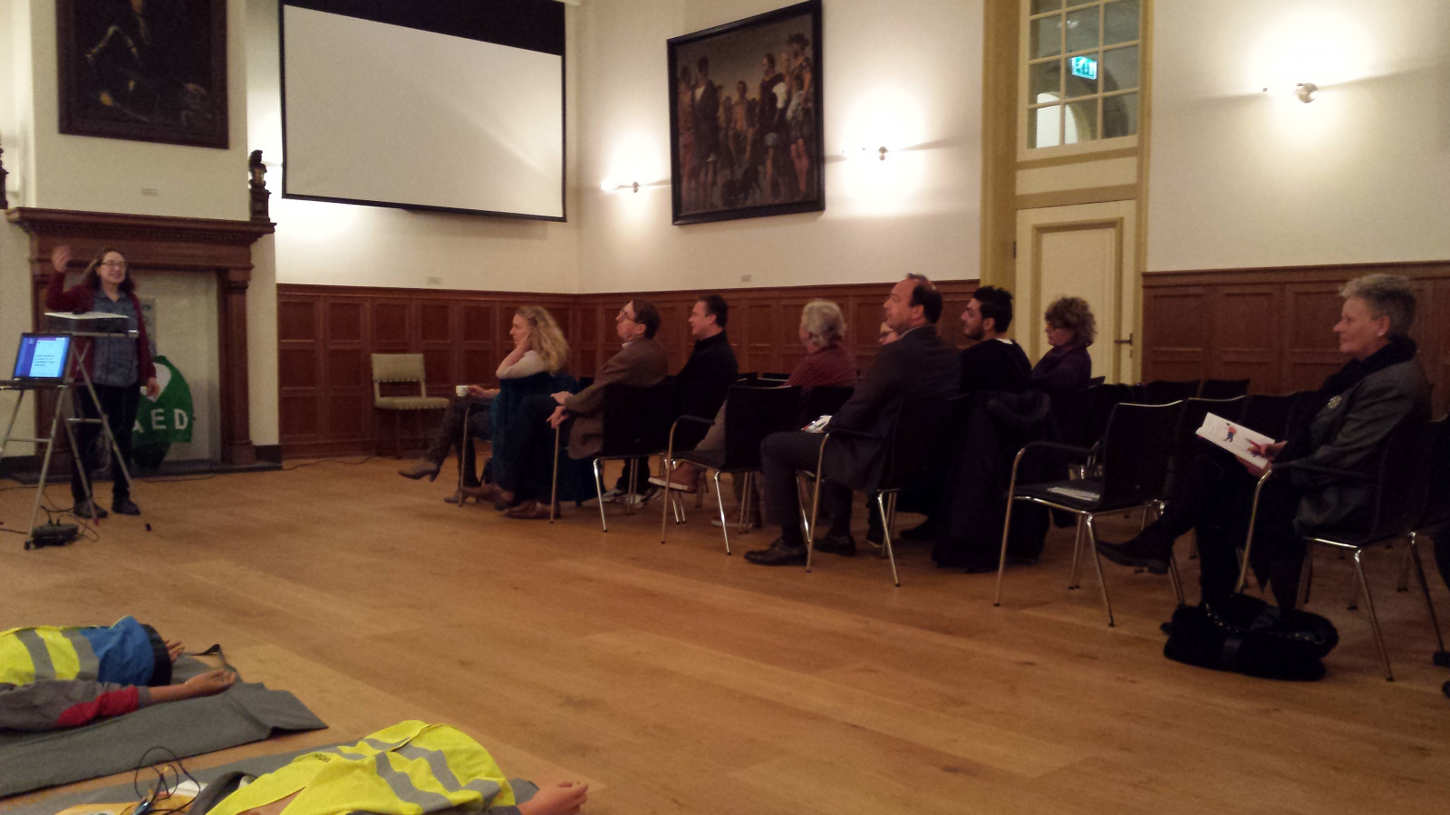 AEDcursus voor Alkmaarse wethouders en raadsleden NH Nieuws