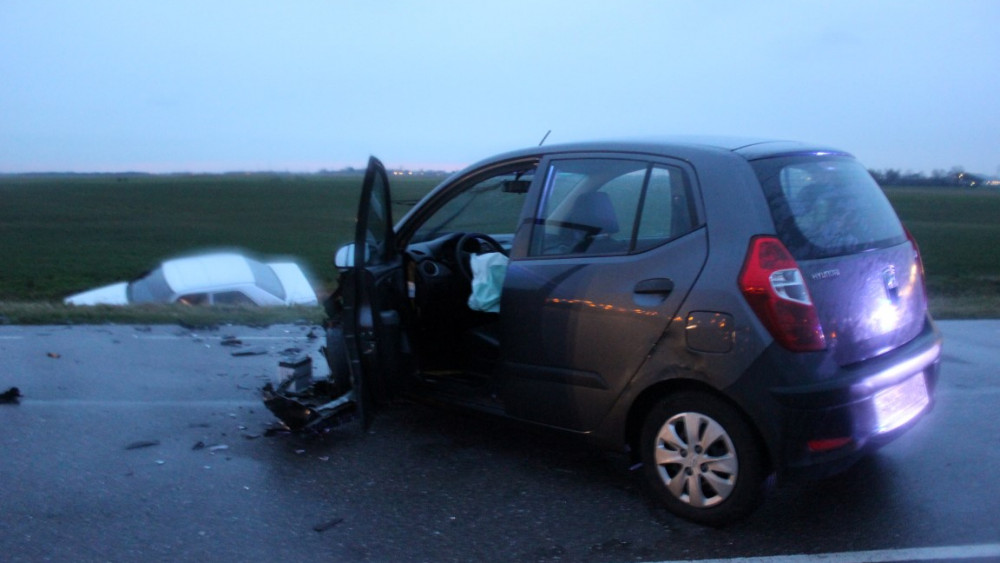 Auto Belandt In Sloot Na Frontale Botsing Uitgeest - NH Nieuws