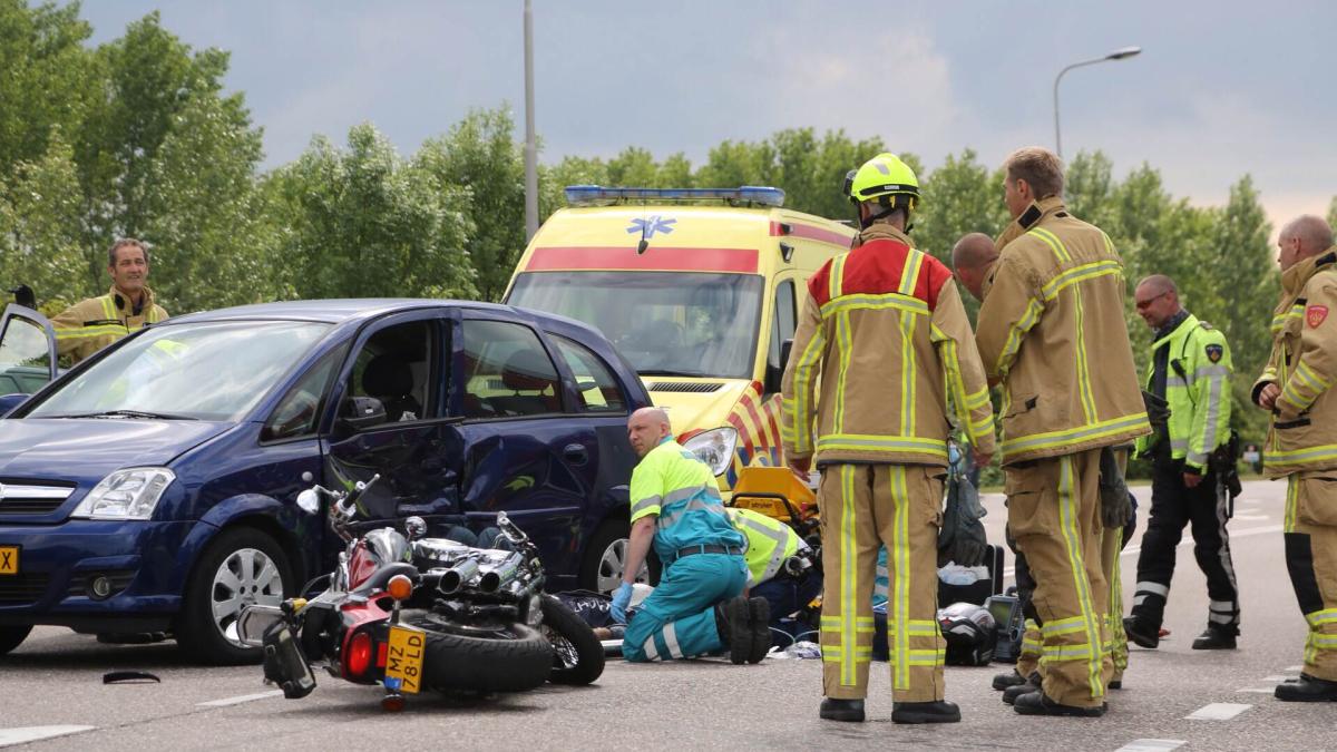 Motorrijder gewond na botsing in Spaarndam