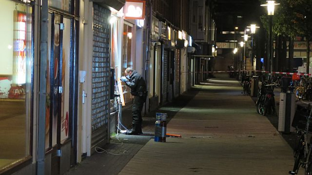 Plofkraak in AmsterdamOost verdachten met scooters op de vlucht