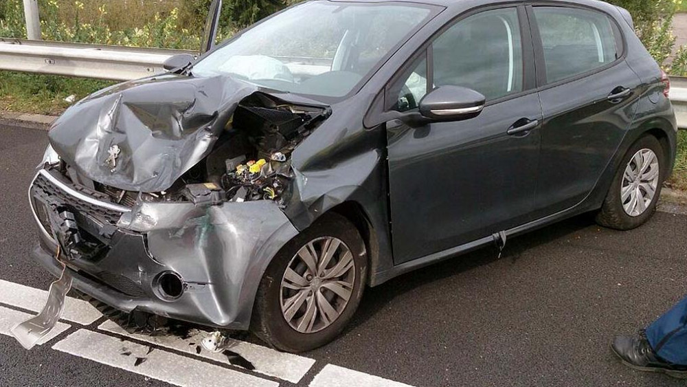 Auto Knalt Tegen Vangrail A10 - NH Nieuws