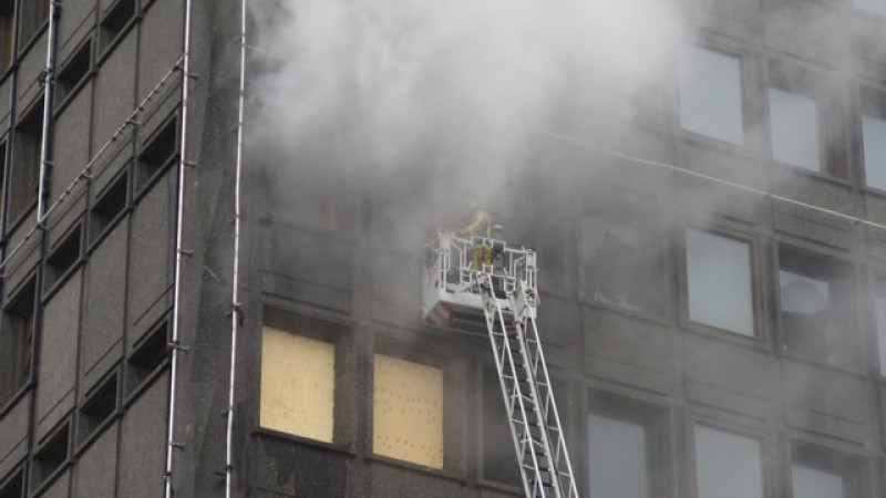 Brand in voormalige Shell-toren Amsterdam [video]