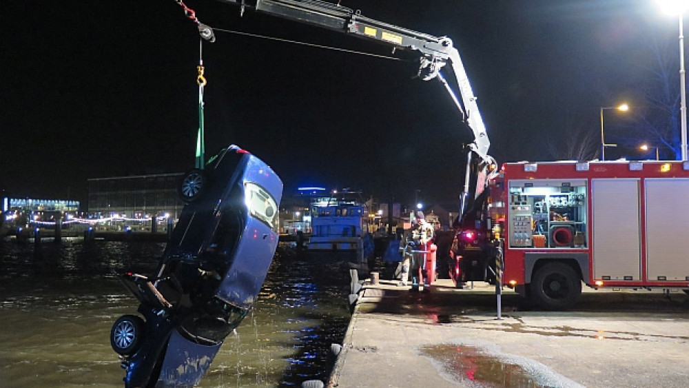 Auto Belandt In Het IJ; Geen Spoor Van Bestuurder [update] - NH Nieuws