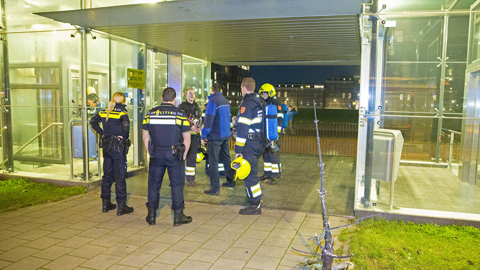 Brandende kerstboom in liftschacht Haarlemse parkeergarage NH Nieuws